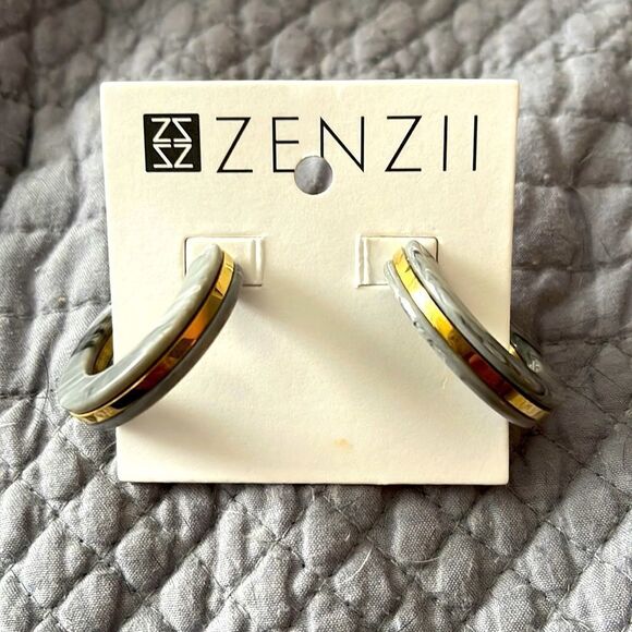 ZENZII Gray Tortoise Hoop Earrings - Picture 1 of 3
